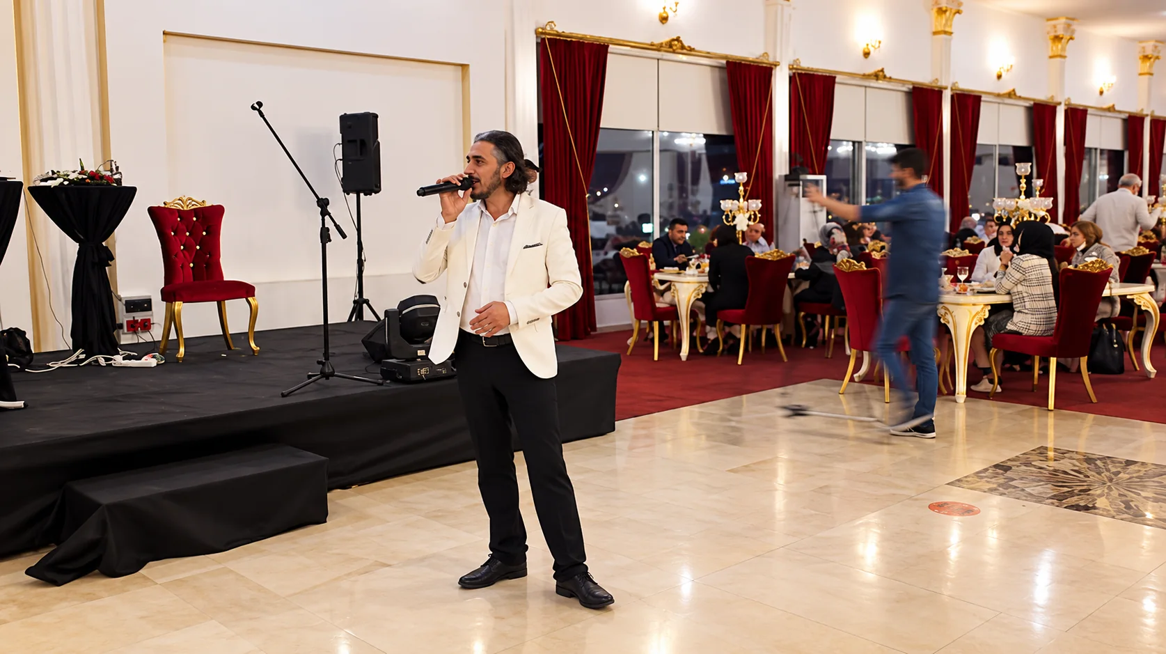 Canlı ilahi performansı